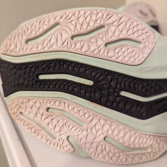 New Balance Fuel Cell Rebel V4 Men 10 With Box - Picture 5 of 11